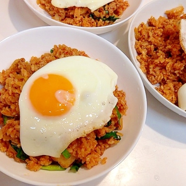 いくらでも食べられそう☆挽肉とニラのキムチ炒飯